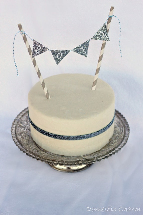 Mini Bunting "2012" Glitter New Year's Cake Topper with Paper Straws and Bakers Twine