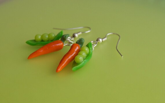 Peas and carrot earrings