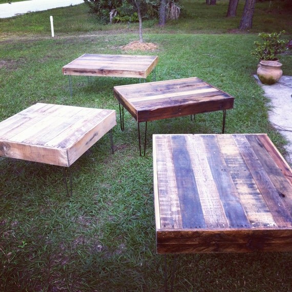 Madera recuperada Barnwood mesa de café con piernas de acero horquilla-upcycled y moderno upcycled de materiales reciclados