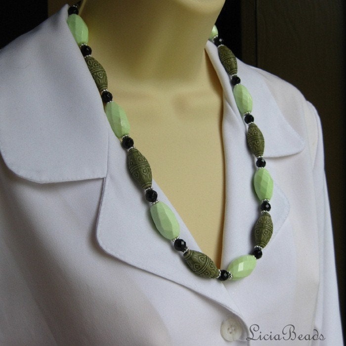 Chunky gemstone necklace with black onyx and yellow green chrysoprase