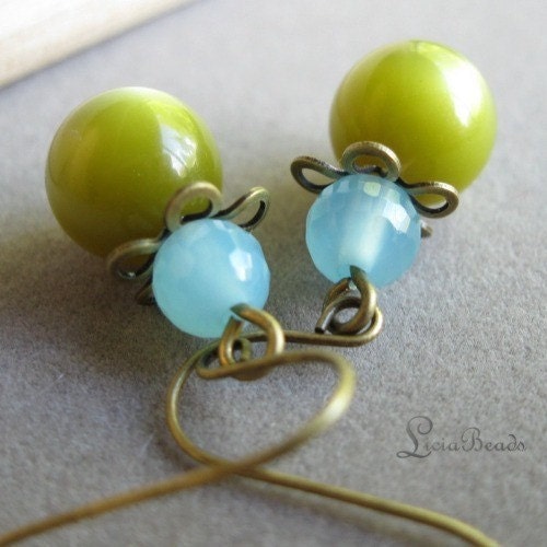 Sea Cruise - Chalcedony and Vintage Moonglow lucite