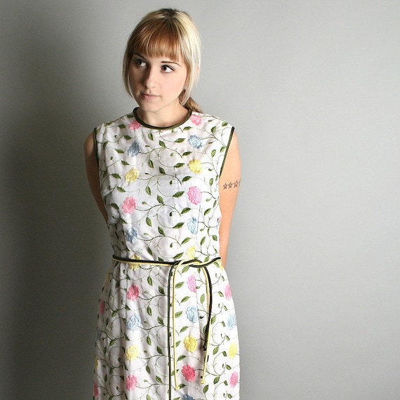 1960s Tunic Dress Pastel Colorful Embroidered Floral Picnic Dress Large Spring Fashion