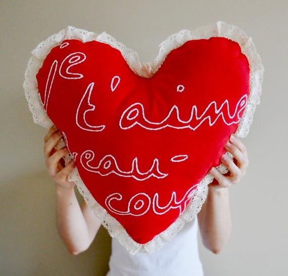 Je taime beaucoup I love you in French Embroidery Pillow Cushion Heart Valentines Day