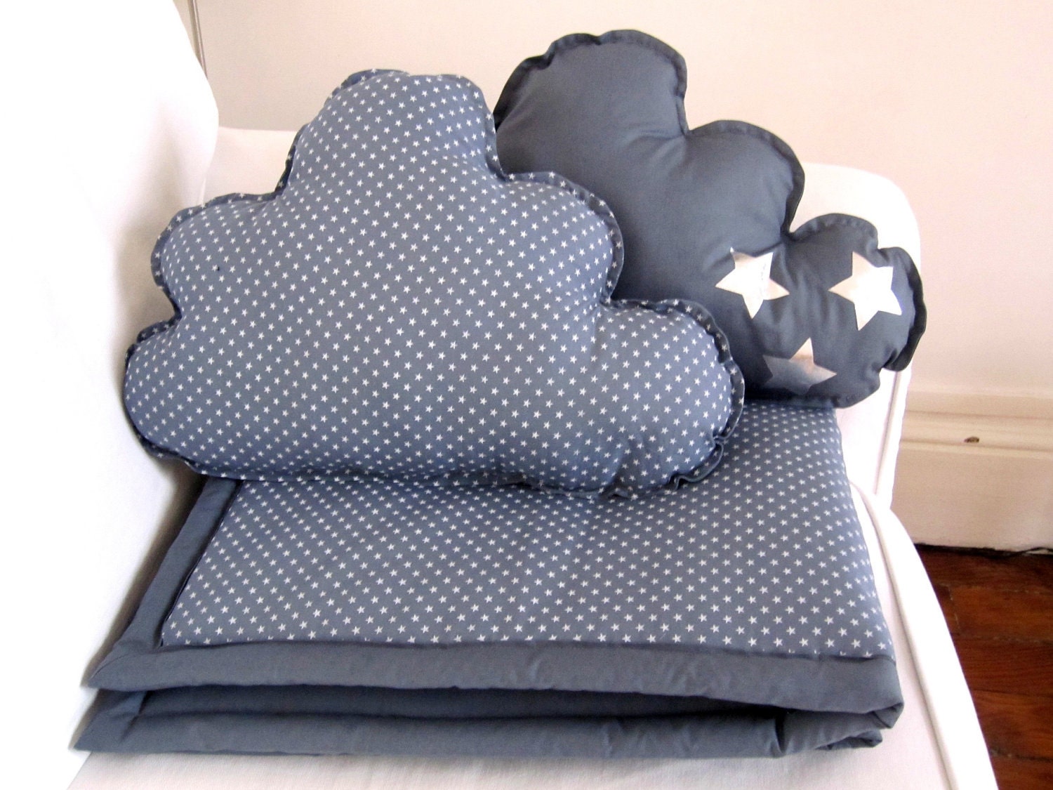 Plaid et coussins nuage gris étoiles - Blanket and Pillows grey with white stars