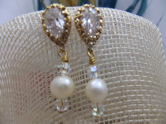 Swarovski crystal and freshwater pearl dangle earrings