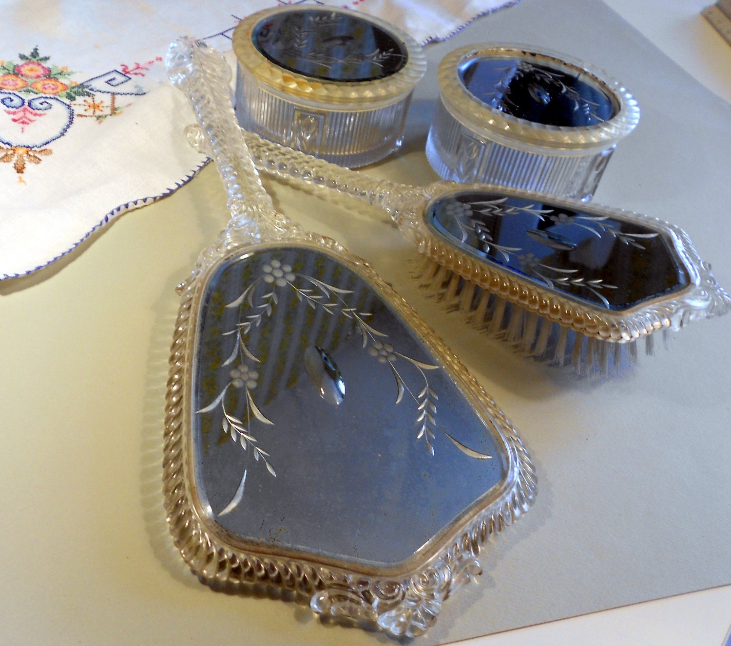Vintage vanity set at AnyOldTime Vintage vanity set at AnyOldTime