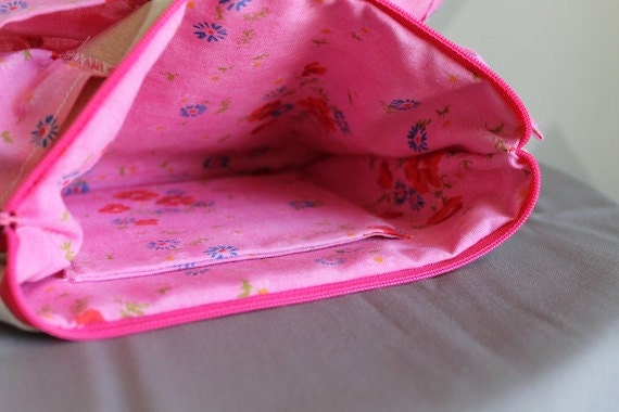 Vintage Ruffle Clutch - Pretty Pink