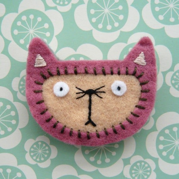 Pink Cat, felt brooch