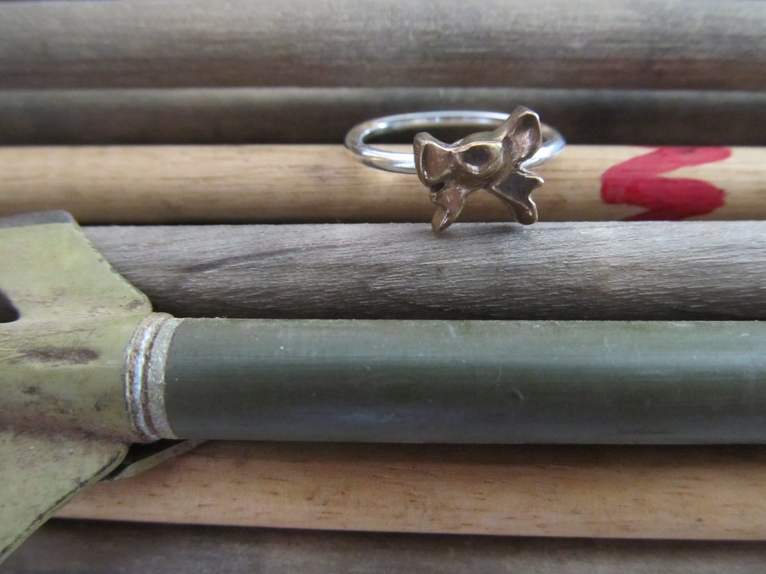 Bitty Bow Ring - bronze