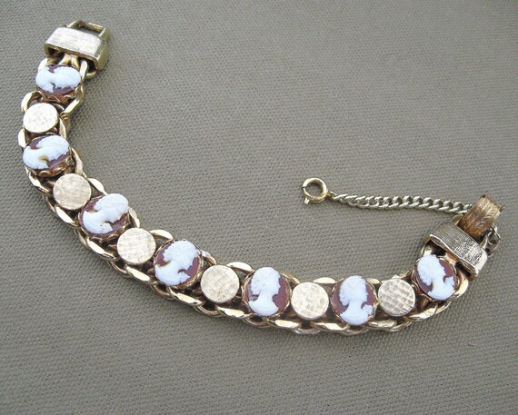 Vintage Bracelet Brown Cameo Head Chunky Chain