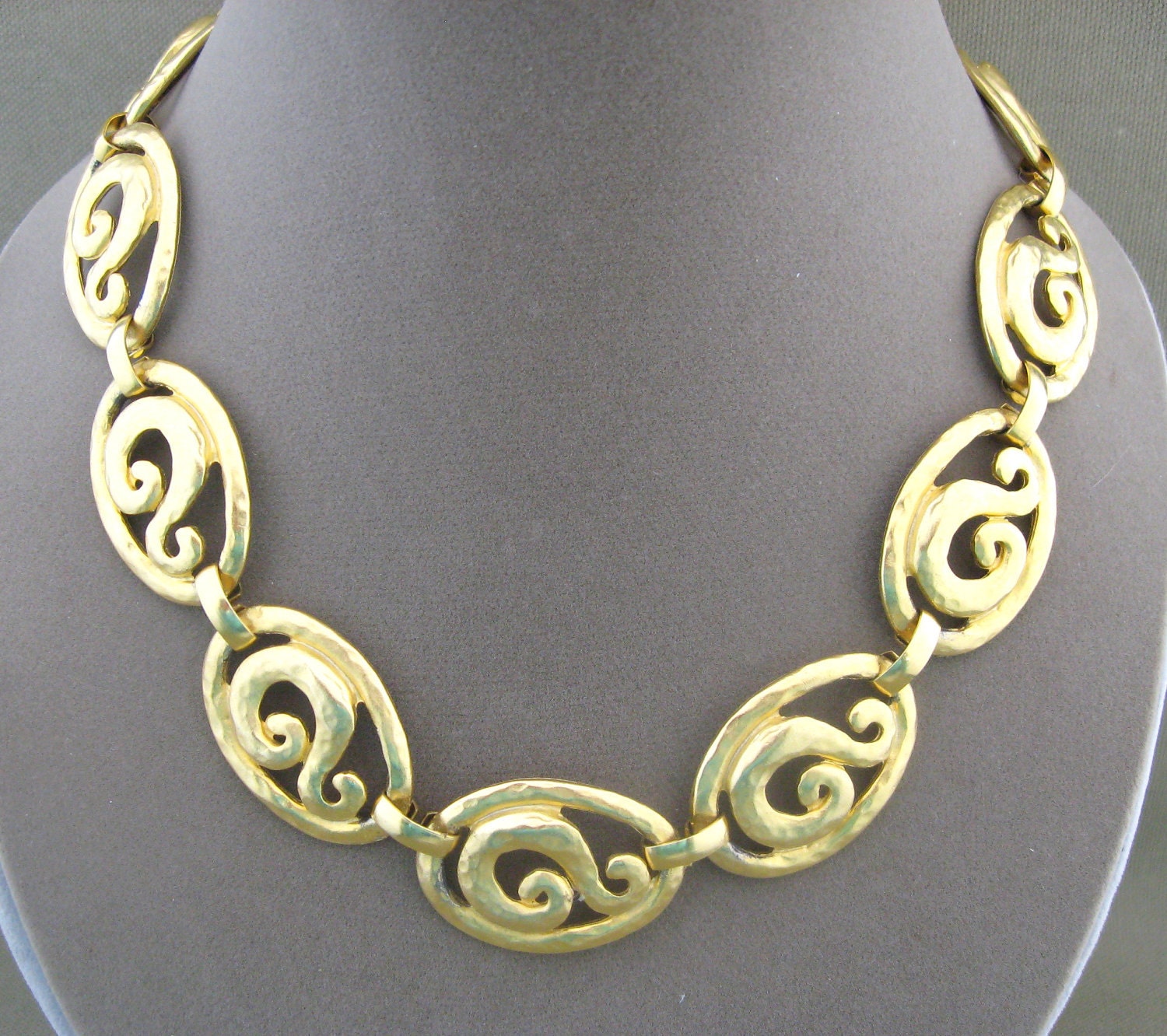 Chunky Metal Swirled Link Necklace Vintage