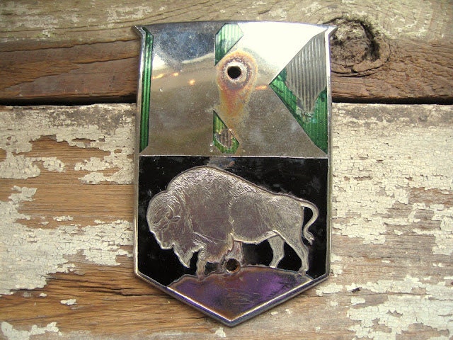 SALE -- Kaiser Buffalo Auto Emblem, Vintage 1940-1950