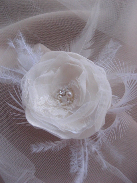 Wedding hairpiece bridal Ivory hair flower Hair clip lace mini fascinator 