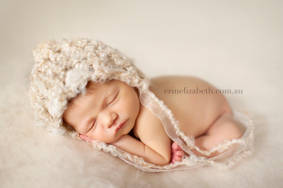 Baby Girl Hat, Newborn Baby Girl Bonet Crochet Hat in Cream, Great for Photo Prop