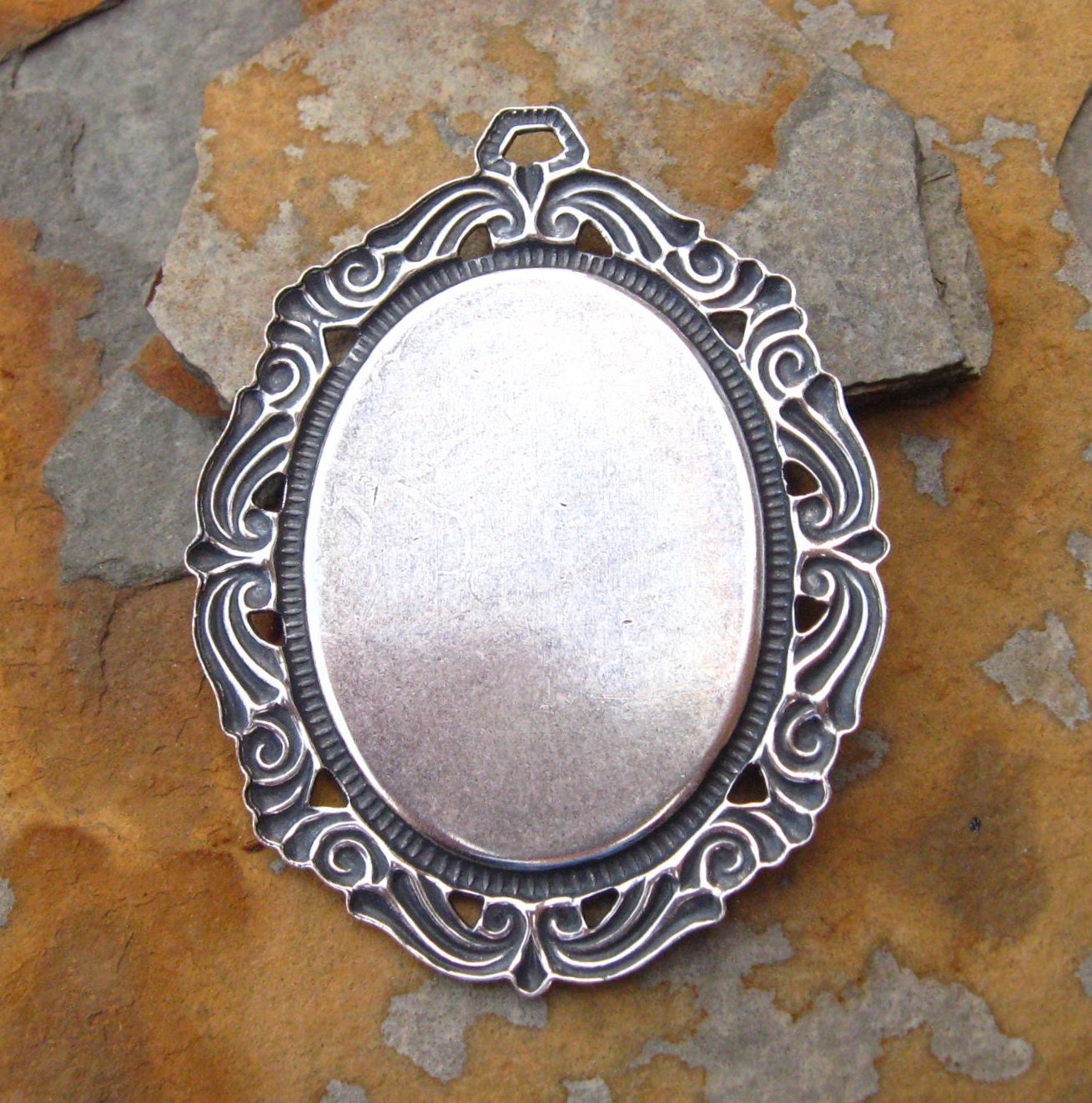 1 Antique Silver Victorian Setting Opening 40/30mm -  Trinity Brass LOW SHIPPING