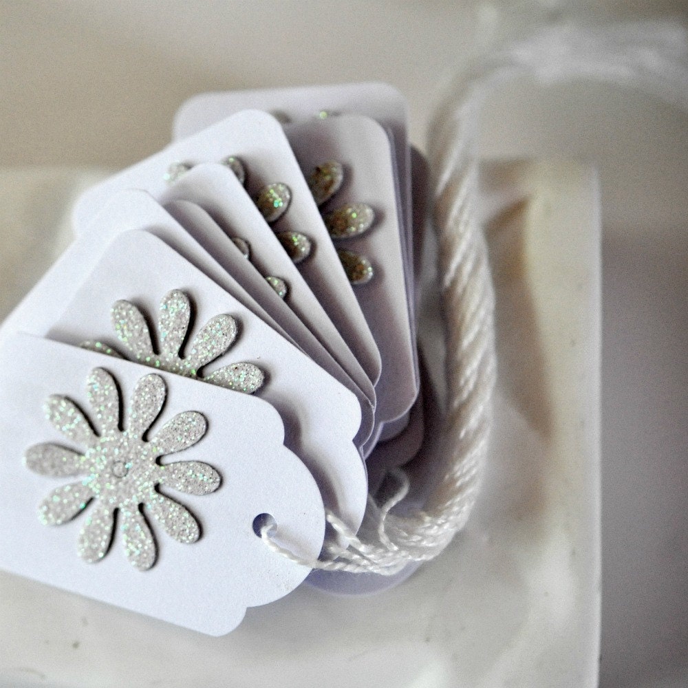 12 White Glittery Daisy Mini Tags Threaded White