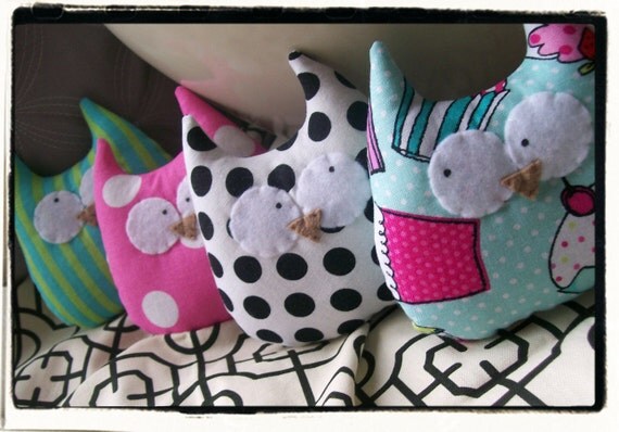 Set of 4 Owl Ornaments or Plushies - Spring - Pink Teal Cupcakes