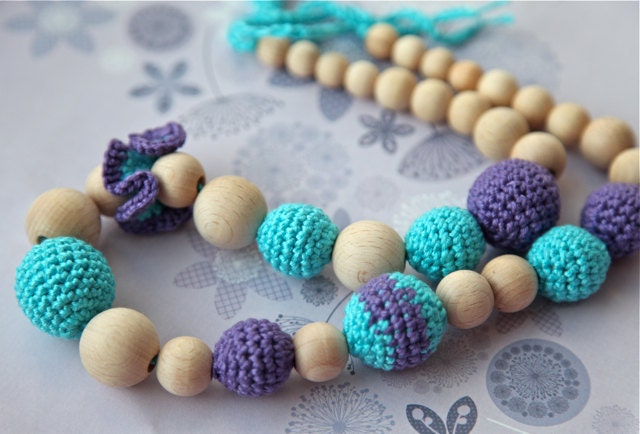 Teething necklace in aquamarine/ turquoise lilac/ violet. Crochet wooden beads necklace for her.