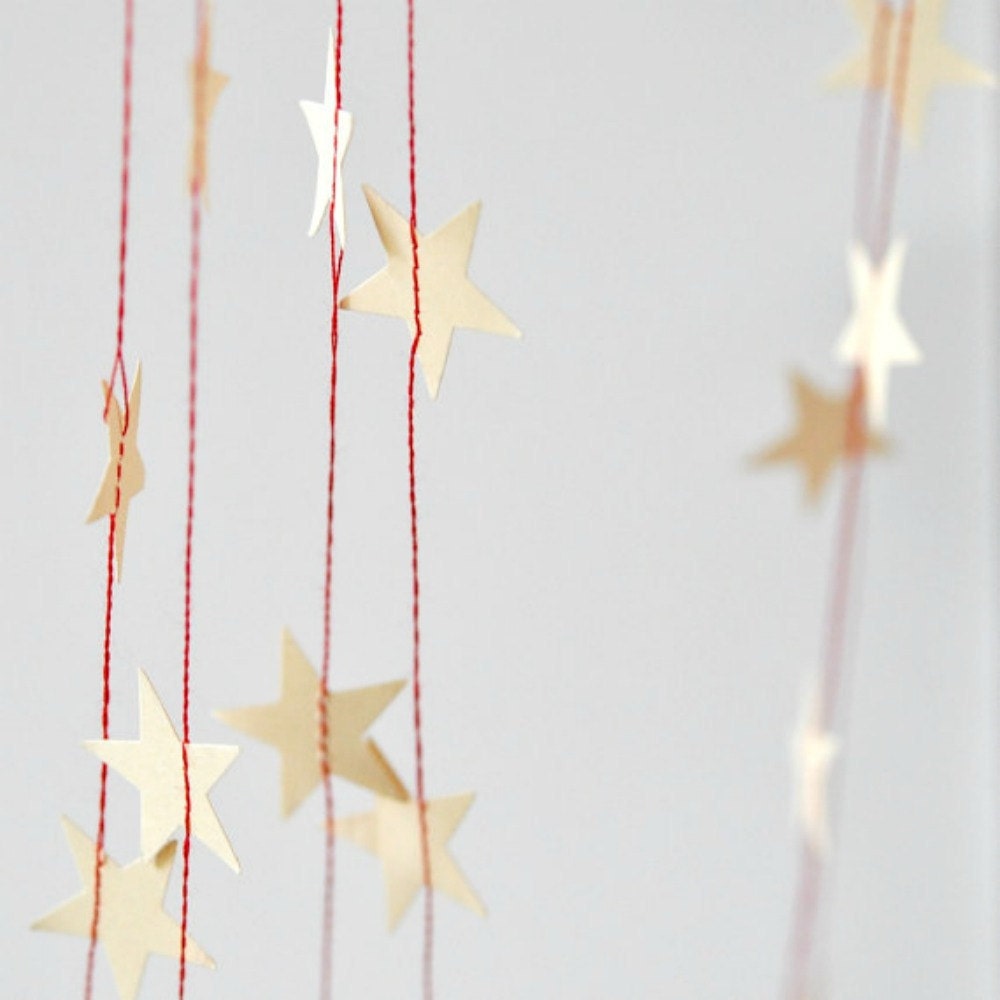 Vanilla Manilla Red Stars Paper Garland