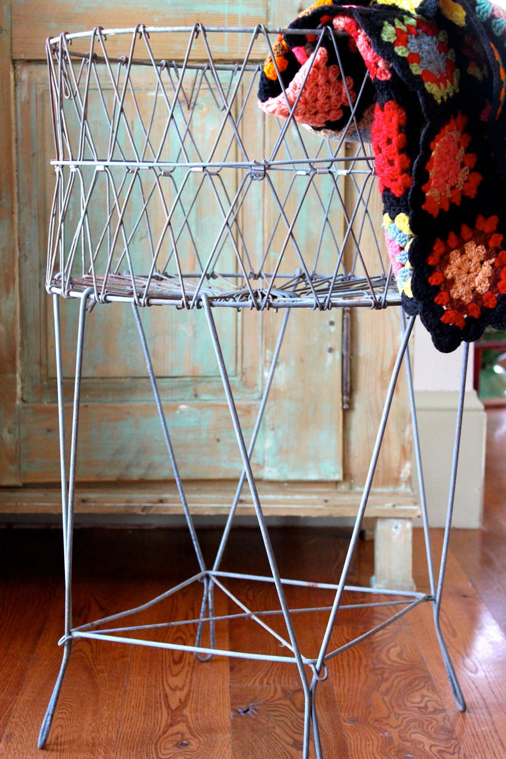 Vintage wire laundry collapsable basket.
