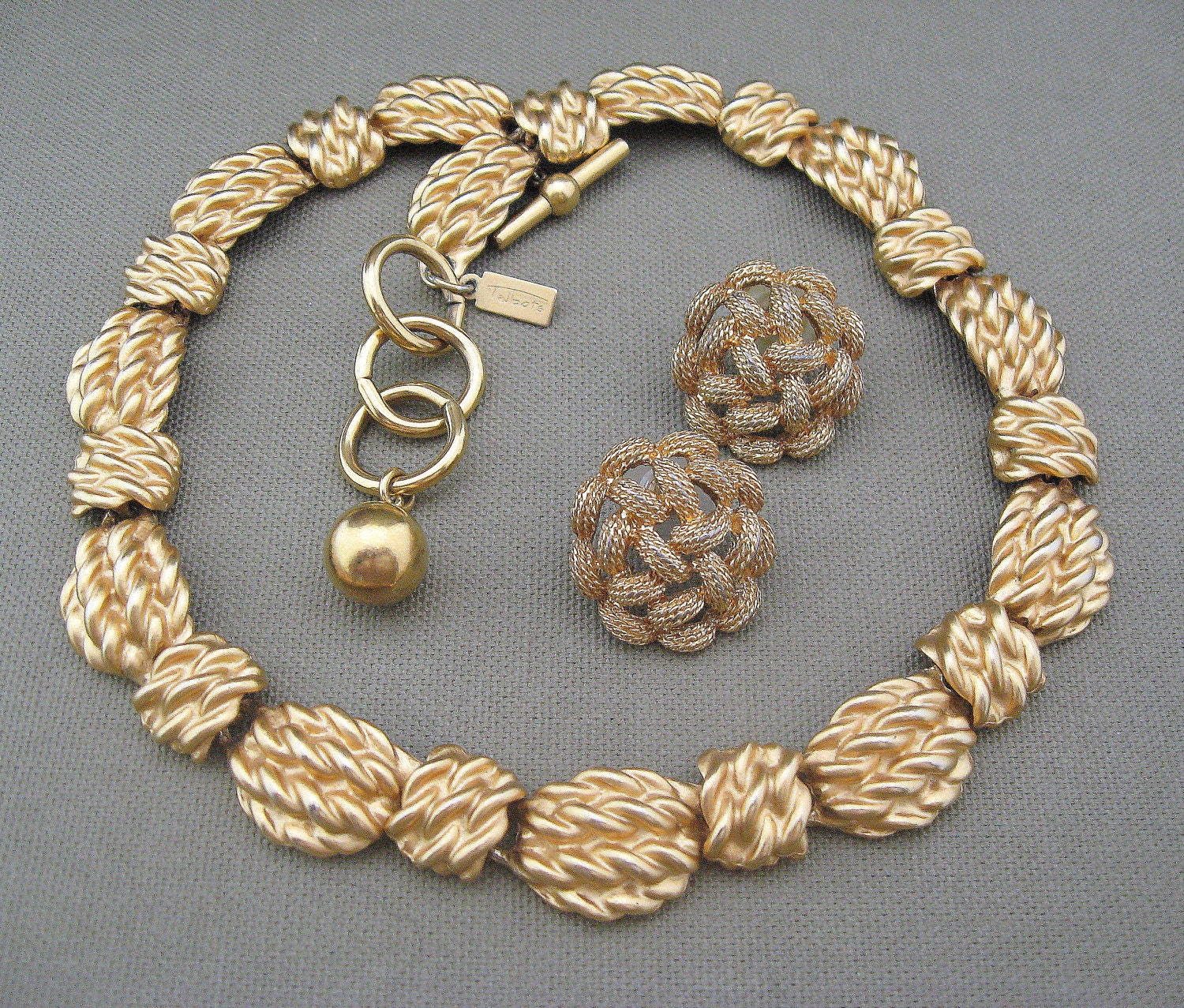Chunky Talbots AK Signed Vintage Necklace Metal
