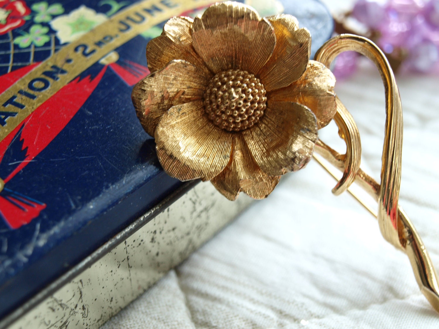 1960s Gold FLOWER Pin