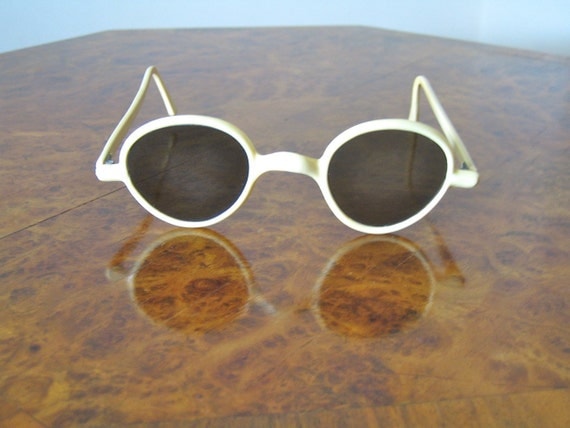 1930s-40s Sunglasses / Rare cream colour and super-flattering shape