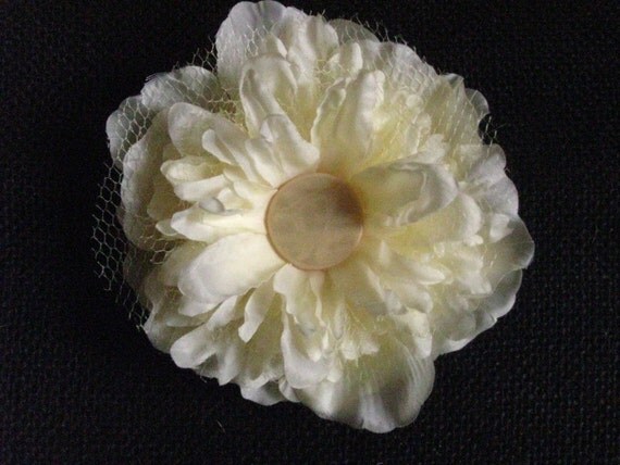 Silk Flower and Tulle Wedding Hair Fascinator by everyb0dysdarling Silk Flower and Tulle Wedding Hair Fascinator by everyb0dysdarling