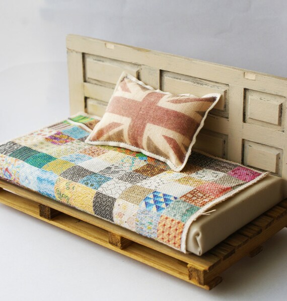 Pallet upcycled cama de día (12 a escala miniatura)