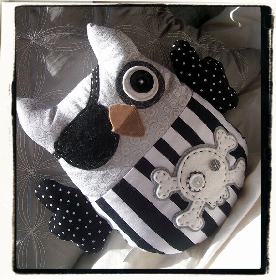 PIRATE OWL - Black White Grey