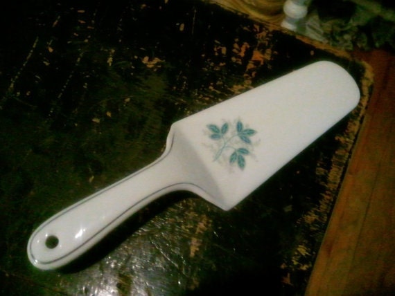 VINTAGE Wedding Cake SERVER White Glass with Teal Turquoise Leaf and vine