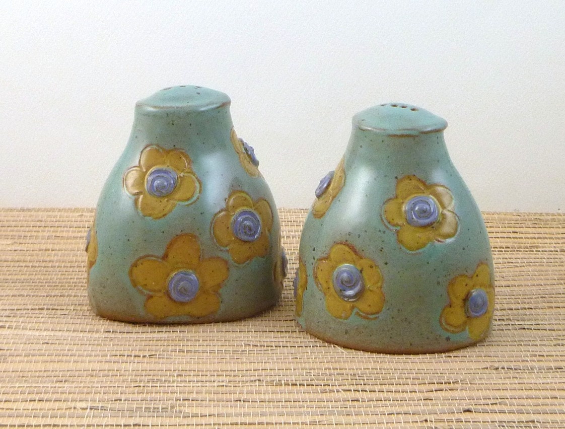 Ceramic salt and pepper set