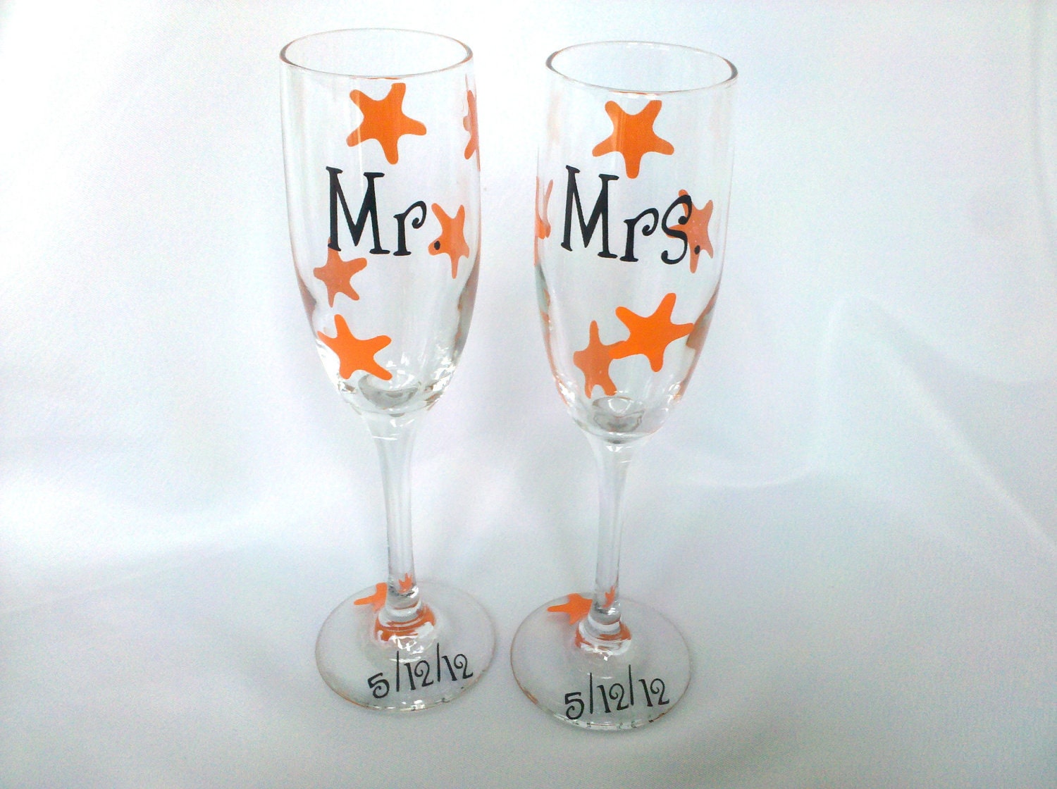 Starfish toasting flutes Mr and Mrs Wedding champagne glasses for Beach 