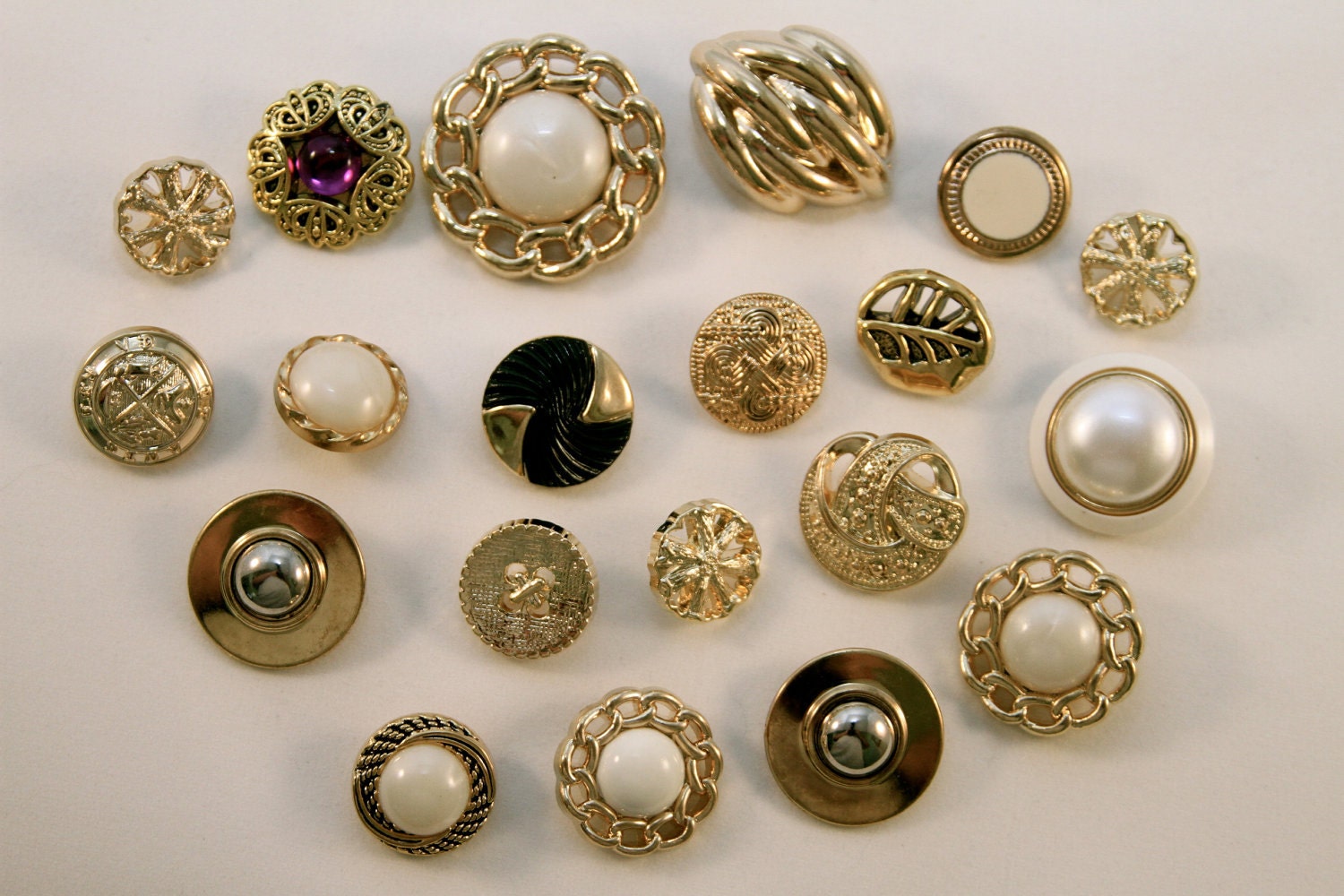 Set of Vintage Style Buttons 20 pc (S2)
