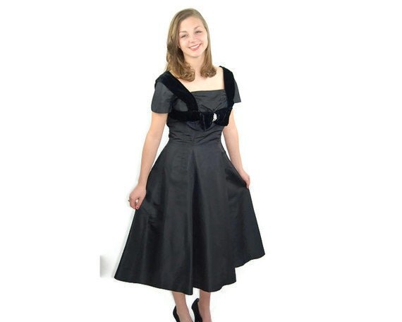 1950s black taffeta dress, taffeta and velvet dress, velvet bow, rhinestone accent, shelf bust, size
