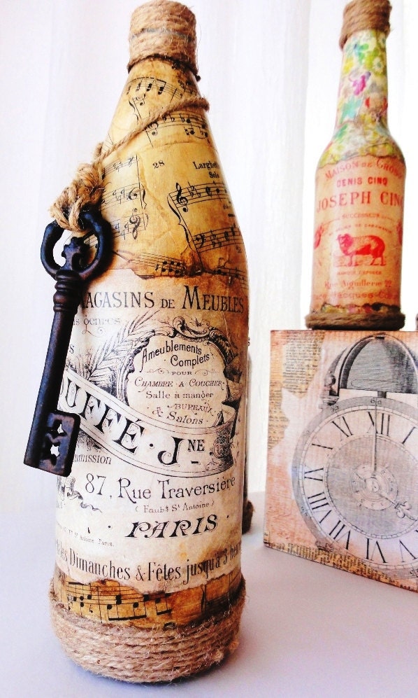 Марго-Vintage французского шика, красивых старинных бутылок с французским лейблом и ключевые Украшение, уютно, природных, шикарный коттедж