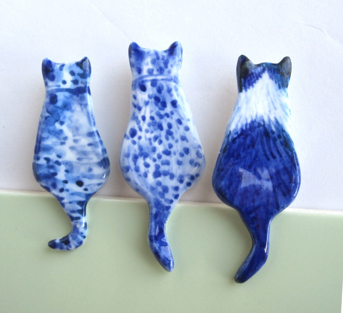 Handpainted Delft porcelain Brooch - Cat