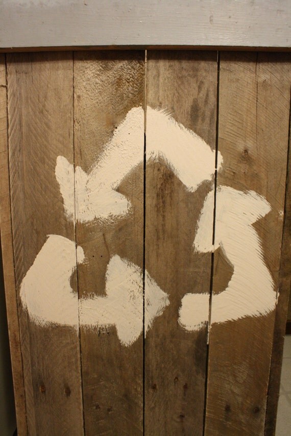Papelera de reciclaje de palets de madera reutilizados