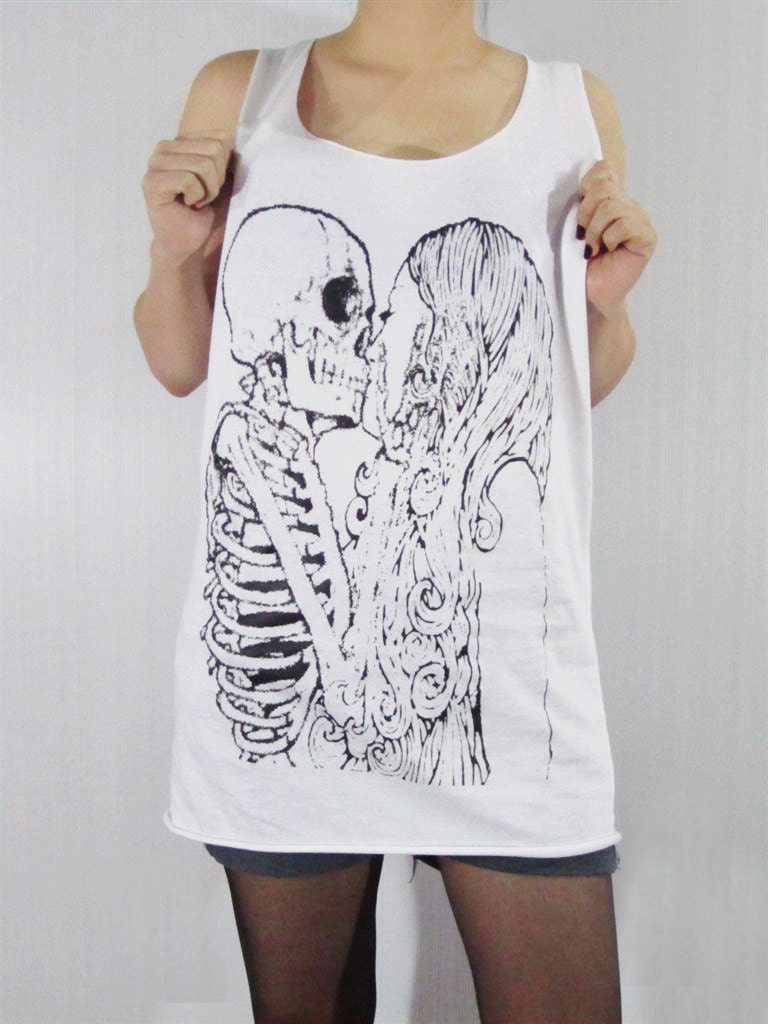 SKULL KISS GIRL Skull Skeleton Death Zombie Gothic Goth Skull Tank Top Women White T-Shirt Tunic Singlet Vest Women Art Rock T-Shirt Size S
