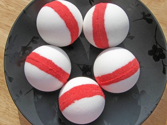 One 4 Ounce Candy Cane Bath Bomb Fizzy