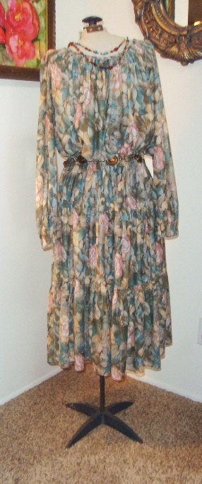 FLORAL Shabby Chic PEASANT  VTG  70s  BOHO hippie PRAIRIE DRESS