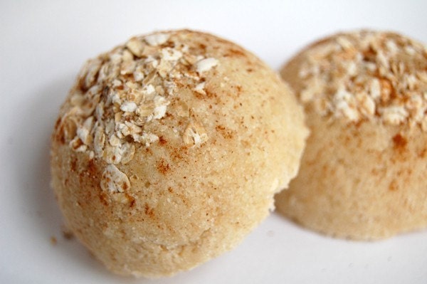 Sugar Bomb Scrub- Oatmeal and Honey