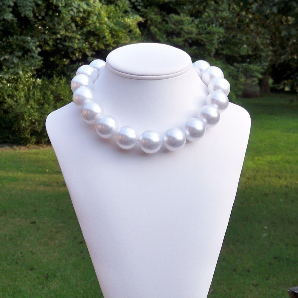 Mary - Chunky White 25mm Beaded Modern Pearl Necklace