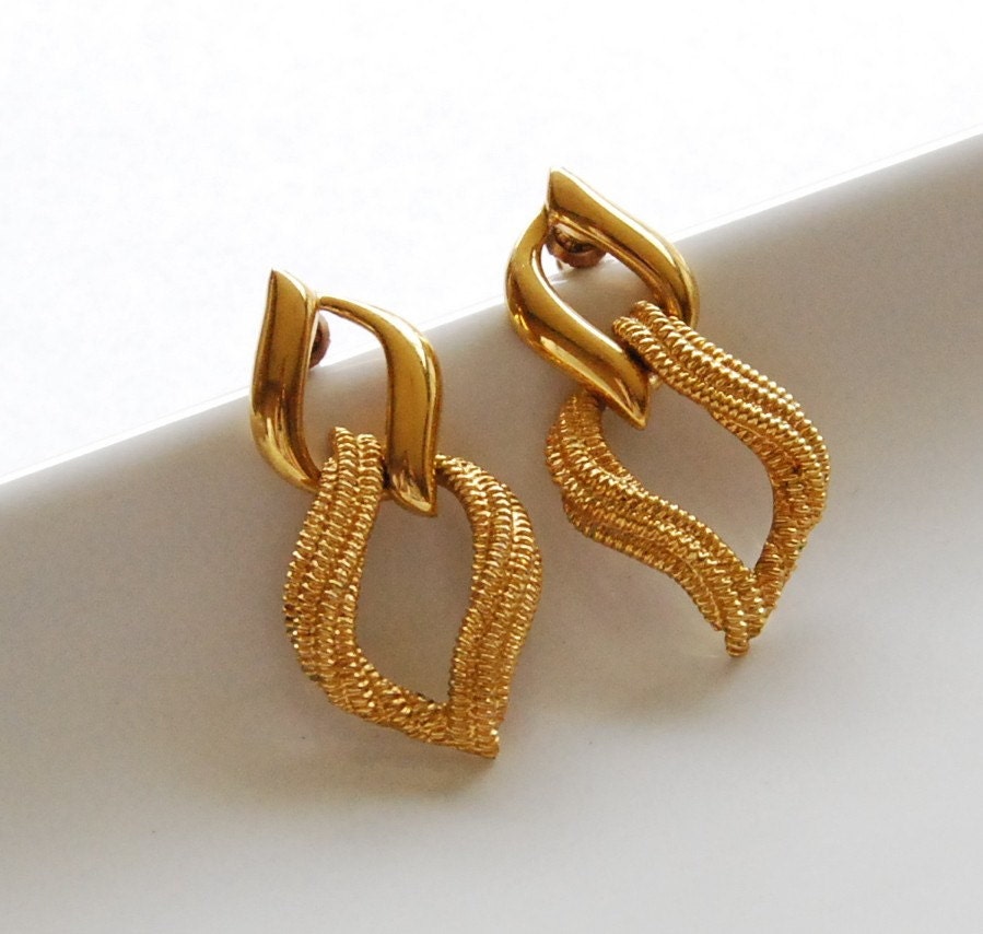 Vintage Napier Pierced Earrings Goldtone Textured Moroccan Dangles