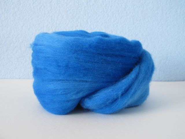 Roving Singles 1oz Sapphire Merino (with a free sample of matching Firestar)