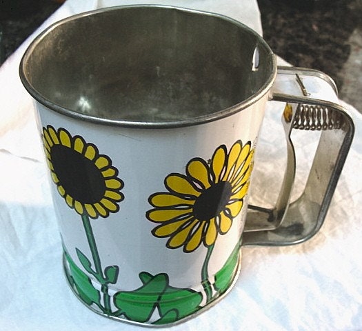 Vintage Flower Power Kande Sifter