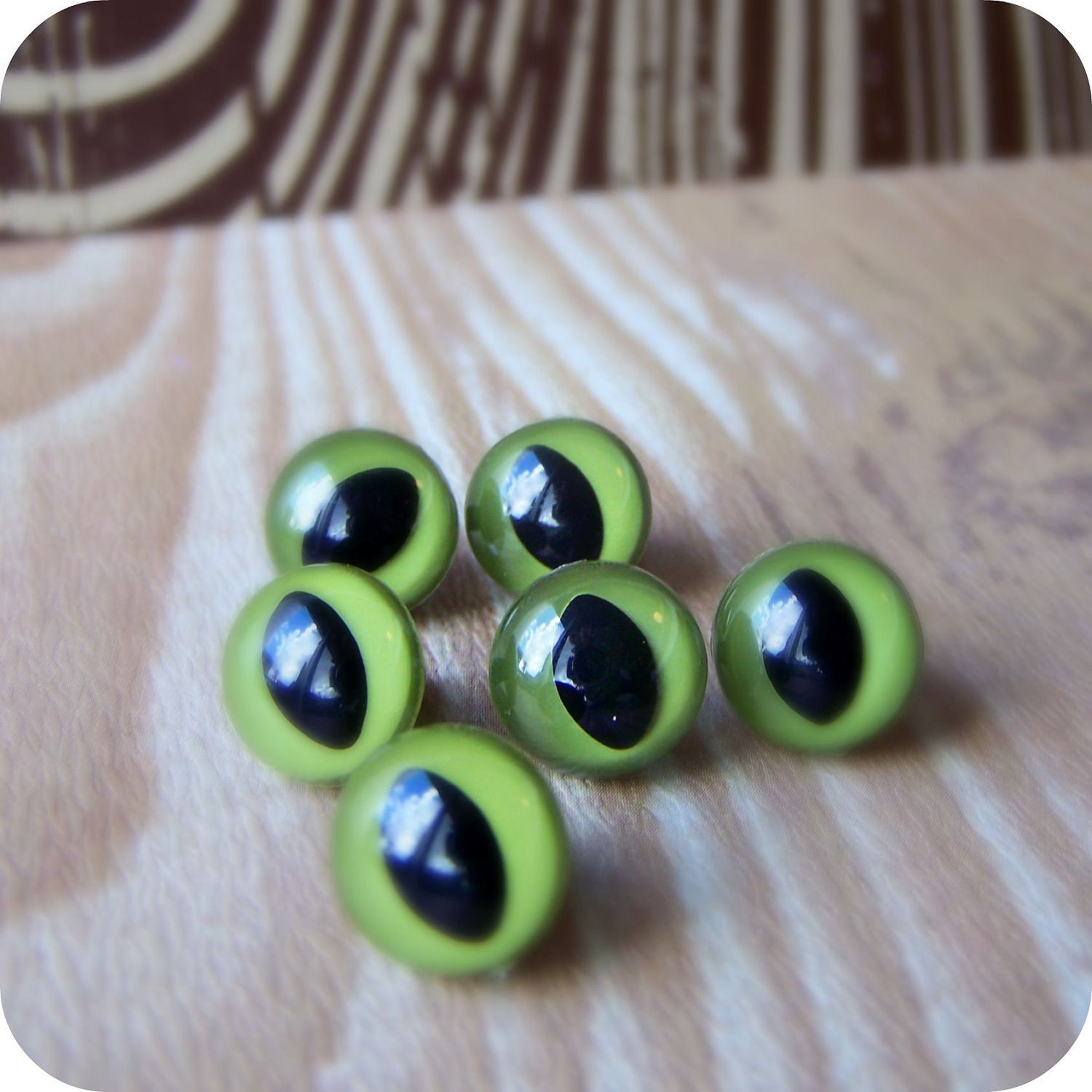 15mm Green Cat Eyes - 5 pairs