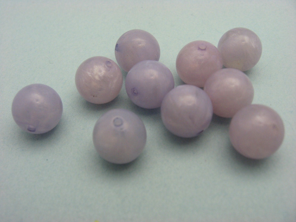 10 Vintage Lucite Marbled Lilac Beads OO10
