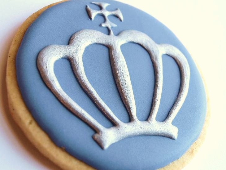 Royal Crown Cookies in Blue and Silver for Father's Day- Set of 6