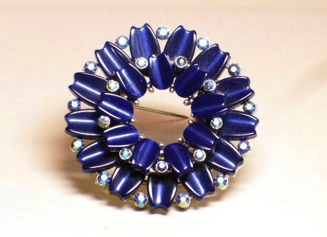 c1950's Star Brooch with Thermoset and AB Crystals